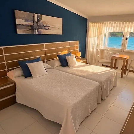 Restaurante Playa De Estorde 호텔 3*